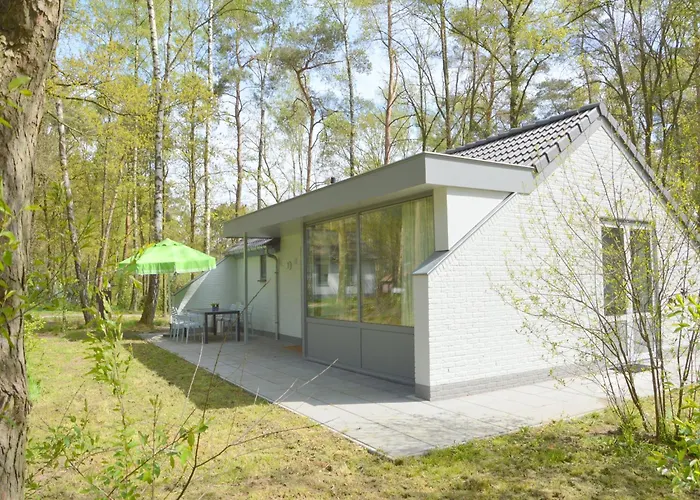 別荘 Alluring In Limburg Near Forest